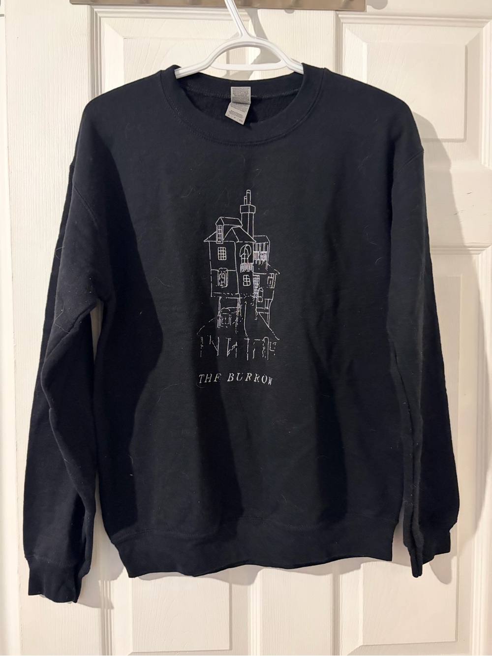 Gildan Black Crewneck Sweater with White House Sketch